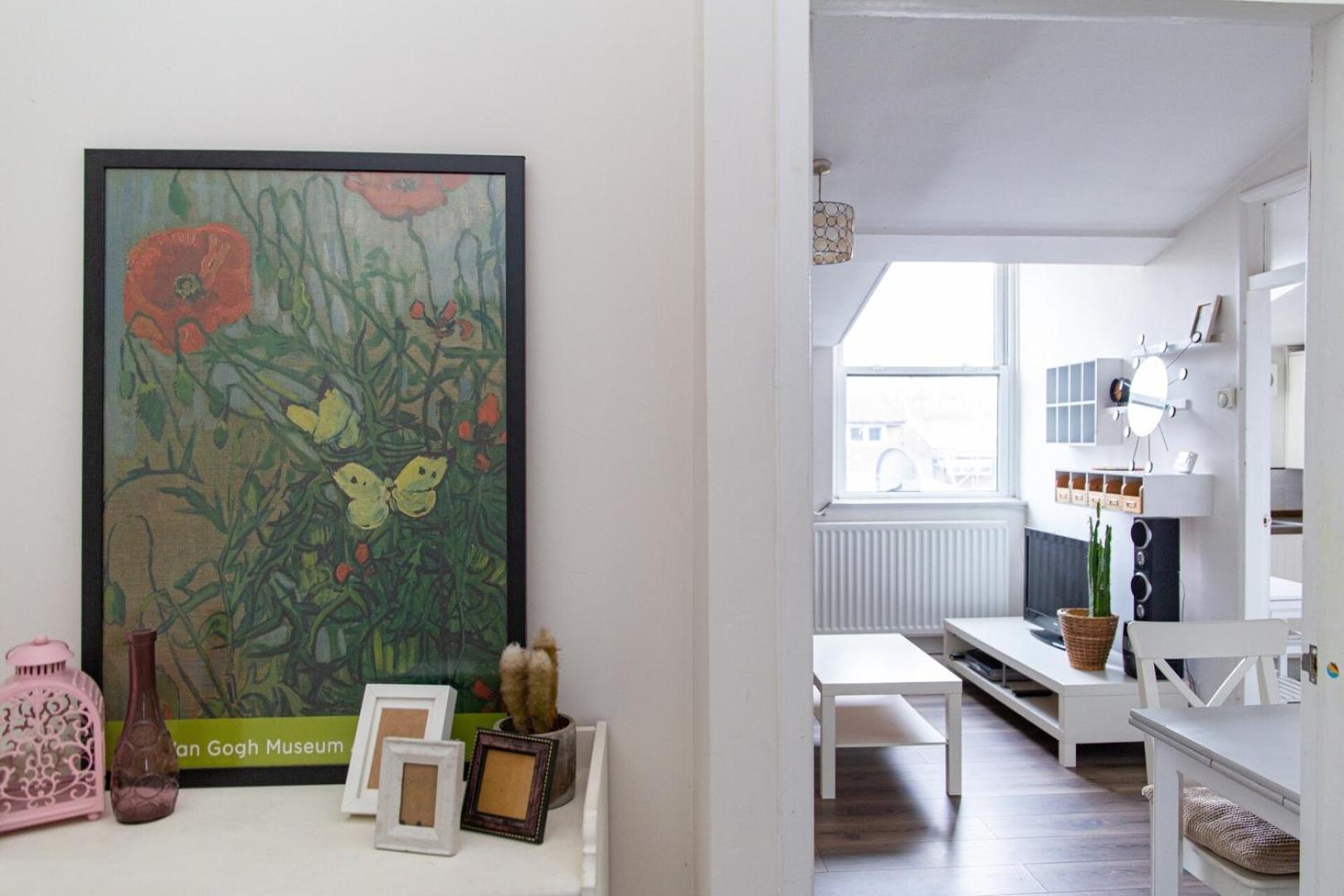 Plush For Four In Brixton Apartment *